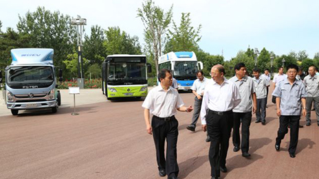 中國汽車工程學(xué)會(huì)理事長李駿院士一行到北汽集團(tuán)調(diào)研