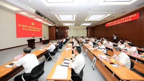 在這場主題教育專題黨課上，姜德義強(qiáng)調(diào)了四方面內(nèi)容